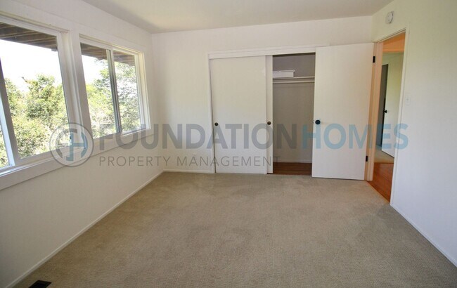 Building Photo - Mountain View Retreat in the Heart of Fairfax- 3BD/1BA Home with Expansive Deck- FOUNDATION