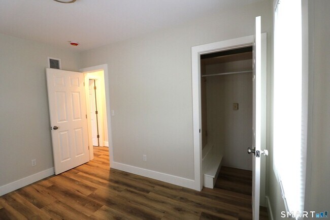 Building Photo - 6 Mary St