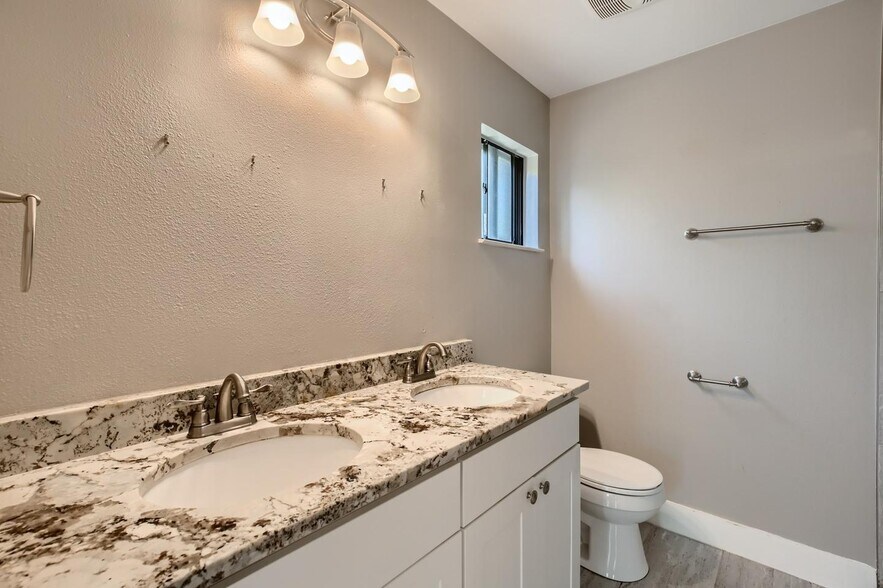 Building Photo - Beautifully updated Northwood home near Northridge Park
