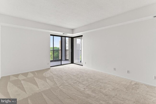 Building Photo - 5903 Mt Eagle Dr