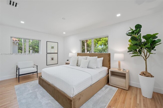 Building Photo - 5211 Granada Blvd