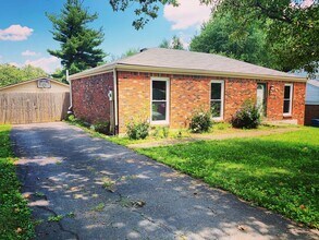 Building Photo - Charming Brick Ranch with Modern Updates in Bluegrass Fields