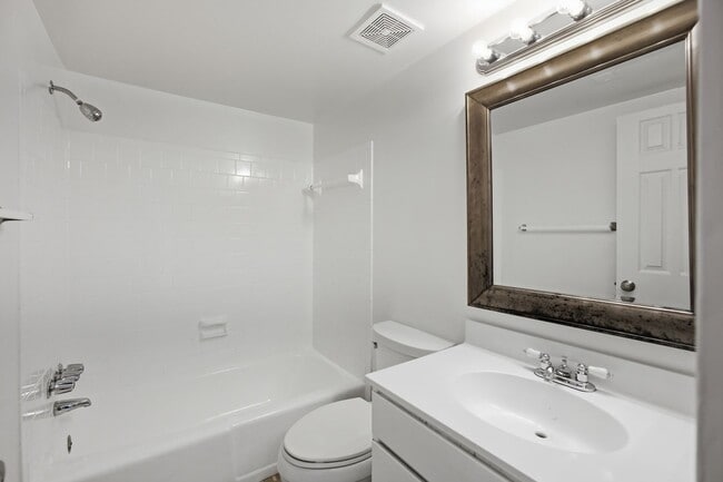 Building Photo - 19419 Brassie Pl
