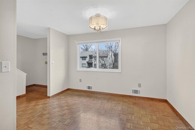 Building Photo - 8 Knightsbridge