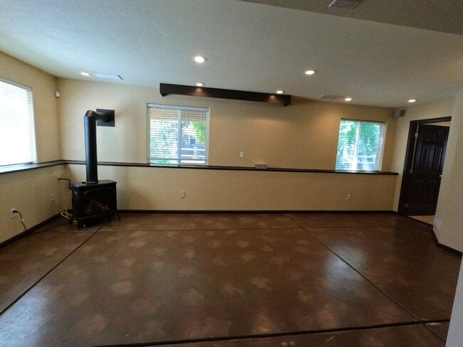 Building Photo - 2215 Harvest St