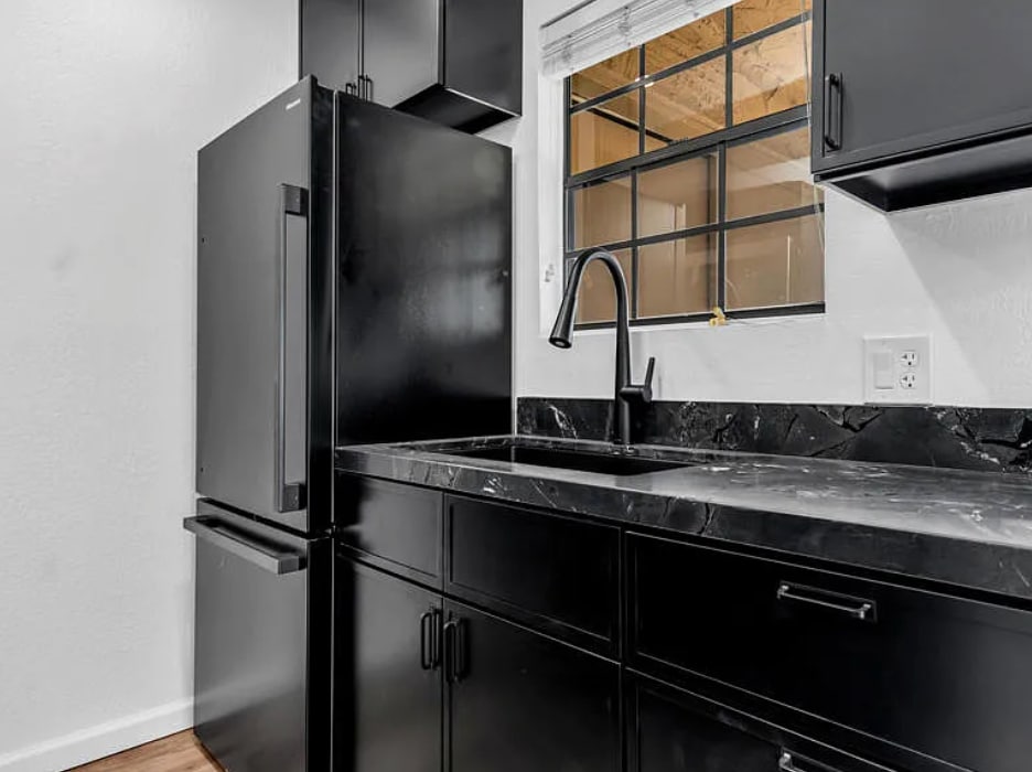 Kitchen - 5300 E Waverly Dr