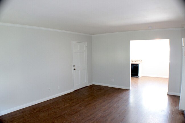 Building Photo - 660 S Glassell St