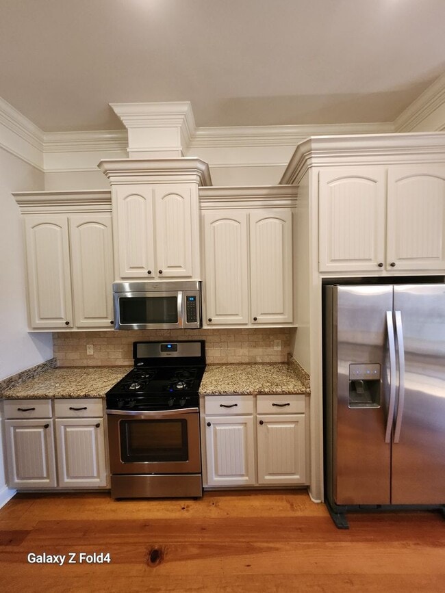 Building Photo - New Listing in Madison