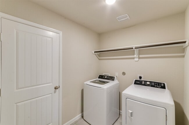 Building Photo - 2213 Del Mar Dr