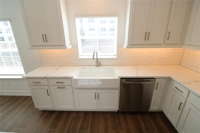 Building Photo - 4510 S Manhattan Ave