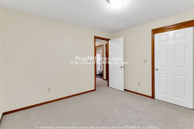 Building Photo - Lake Oswego Beauty! Three Bedroom Ranch Style On 1/4 Acre!