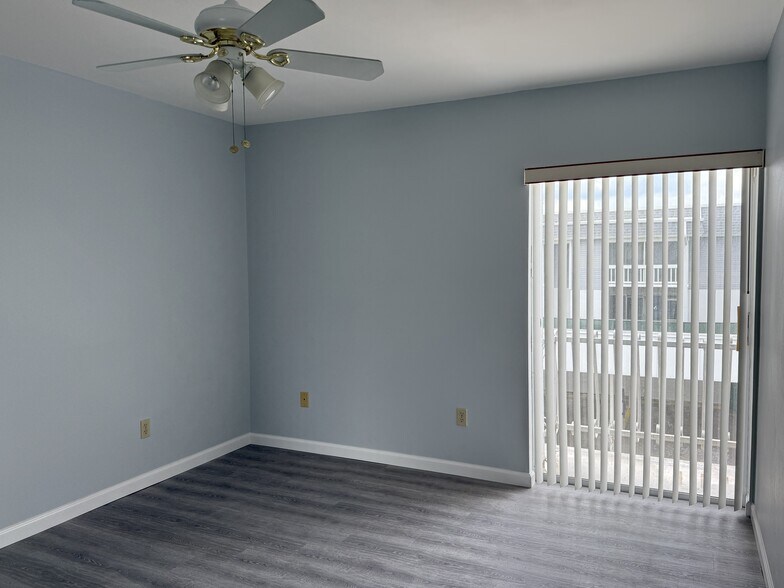 Master Bedroom - 22333 Edgewater Dr