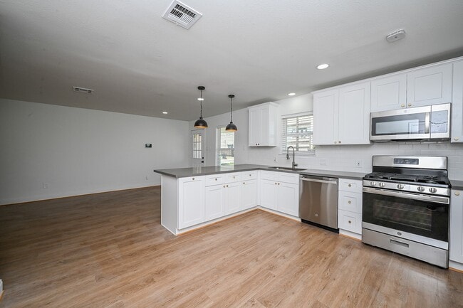 Building Photo - 4710 Hershe St