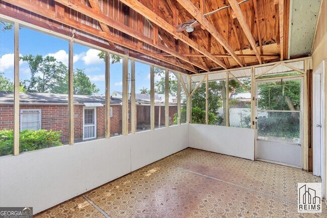 Building Photo - 1926 Howard Ave