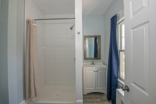 Building Photo - 505 E 19th St