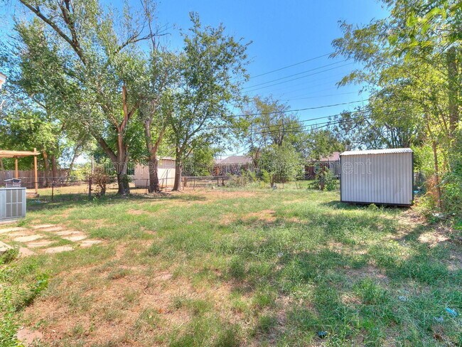 Building Photo - 3916 NW 24th St