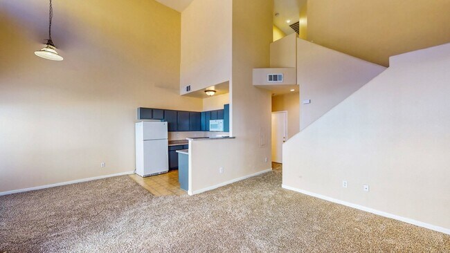 Building Photo - ** 2 weeks free rent. Excluding recurring fees** 2 BDR / 2.5 BATH SPACIOUS HOME