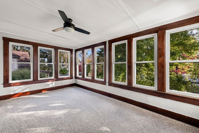 Building Photo - 1017 N Holbrook St