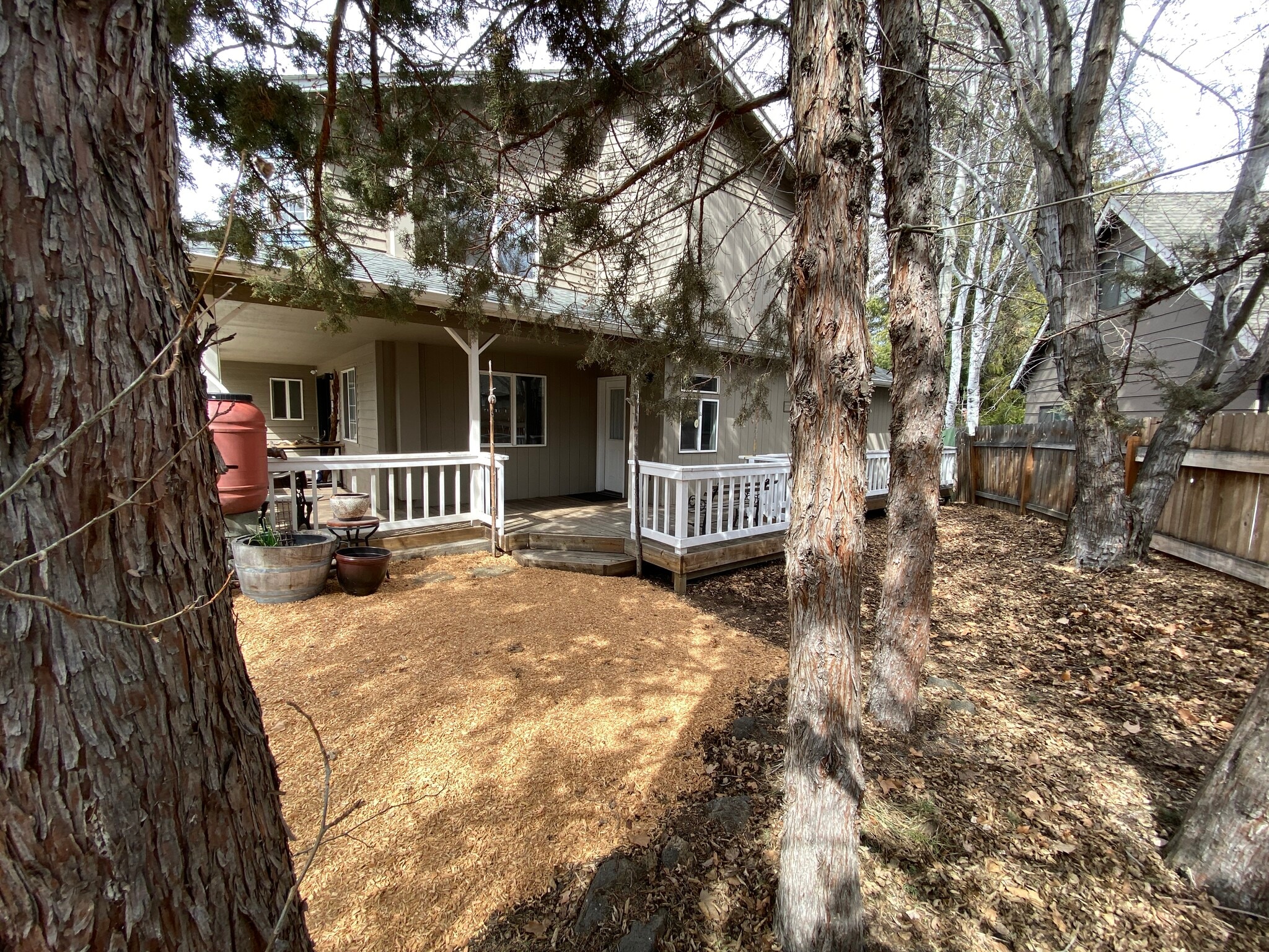 Building Photo - 2464-2 NE Ravenwood Dr