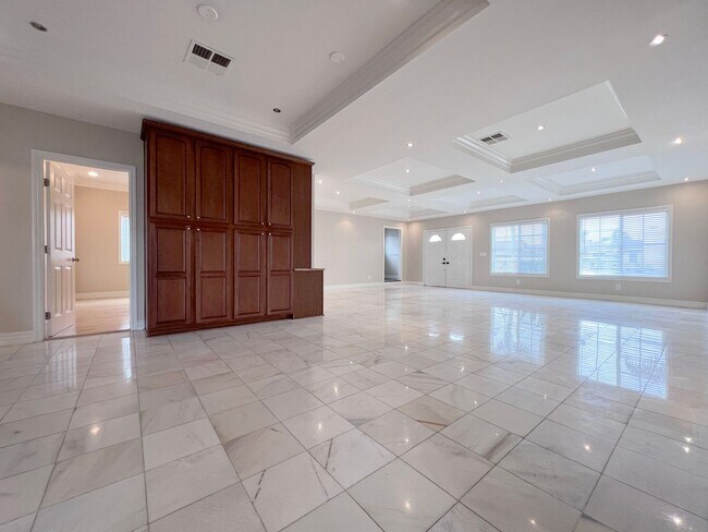Building Photo - NEW AC - Bright & Spacious Single-Family Home with Pool