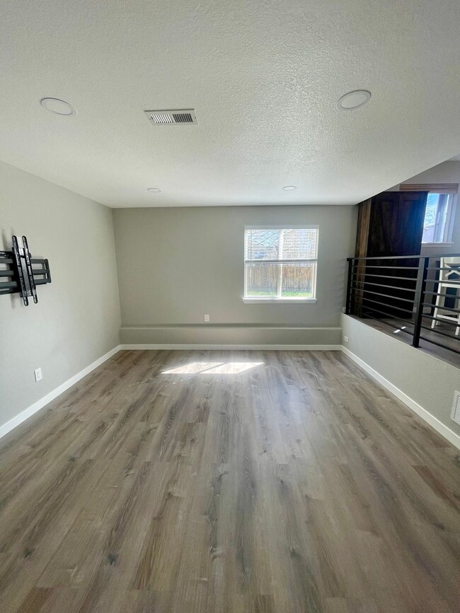 Building Photo - Lovley 3 bedroom home located in Steston H...