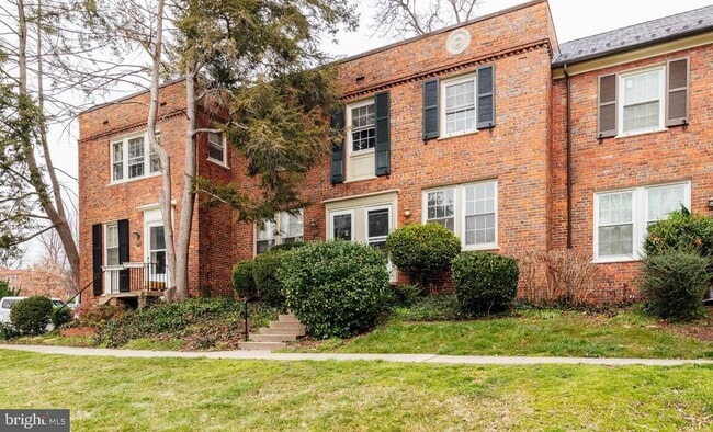 Building Photo - 1401 S Barton St