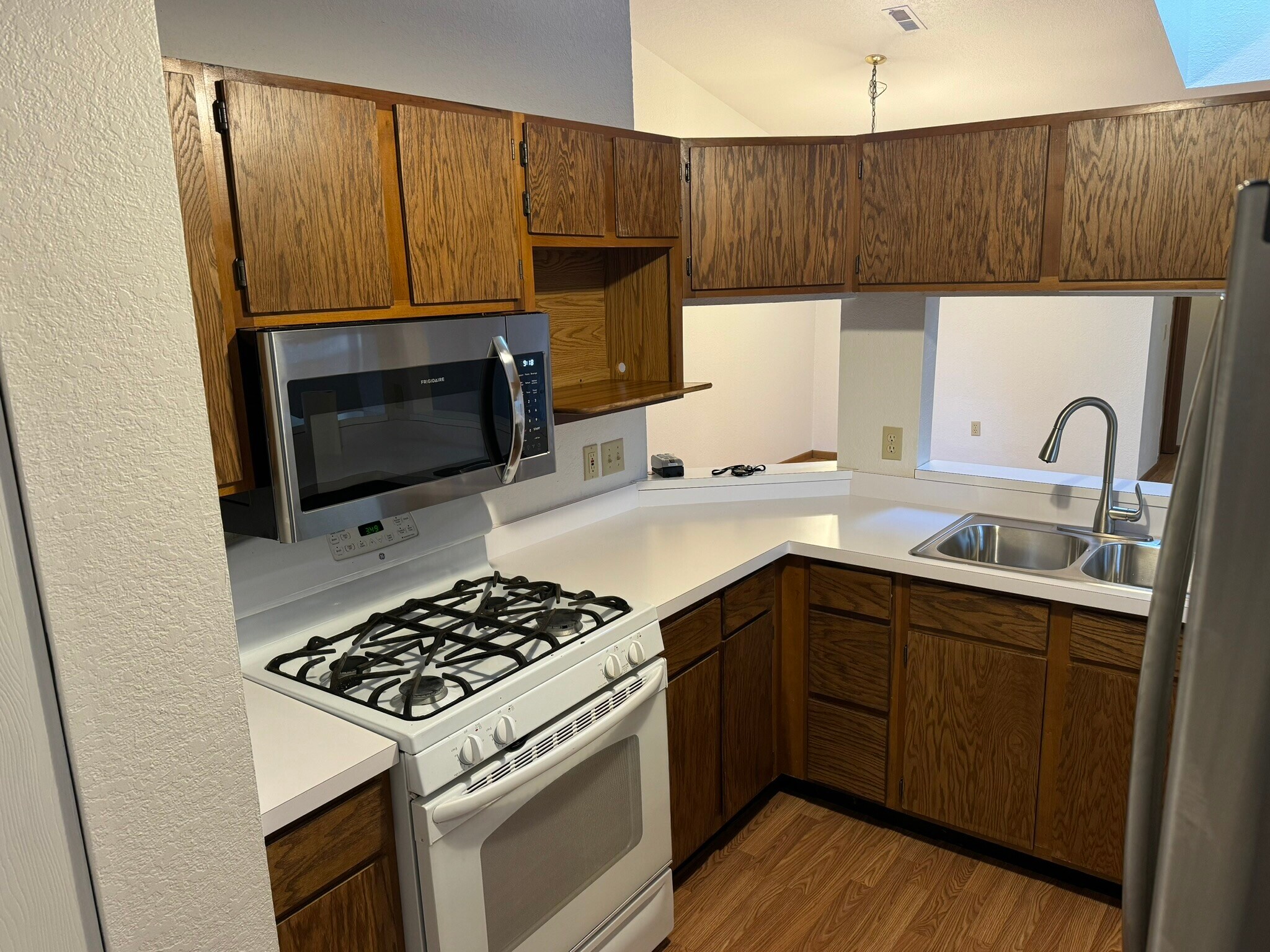 Building Photo - 716 Hilltop Ln