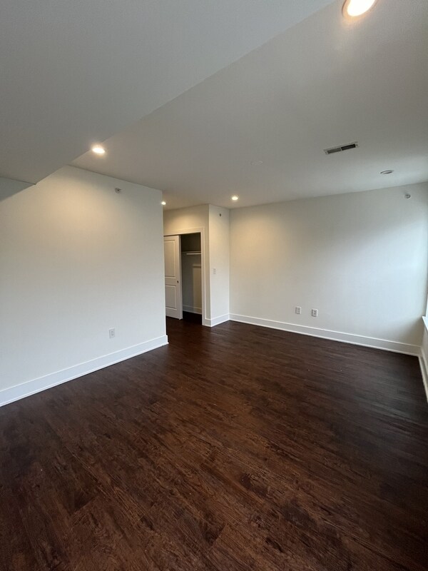 Building Photo - 1219 N 5th St