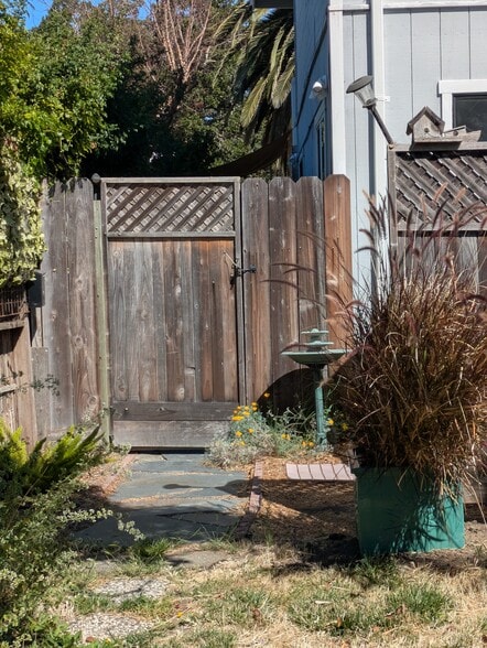 Private Gate - 5 Vendola Dr