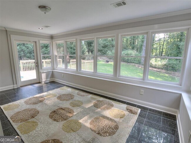 Building Photo - 5575 Lake Forrest Dr NW