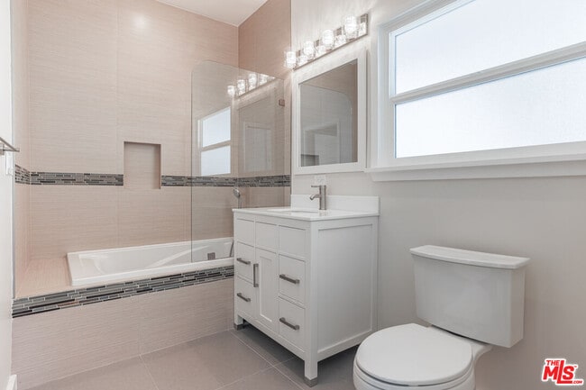 Building Photo - 31 Breeze Ave