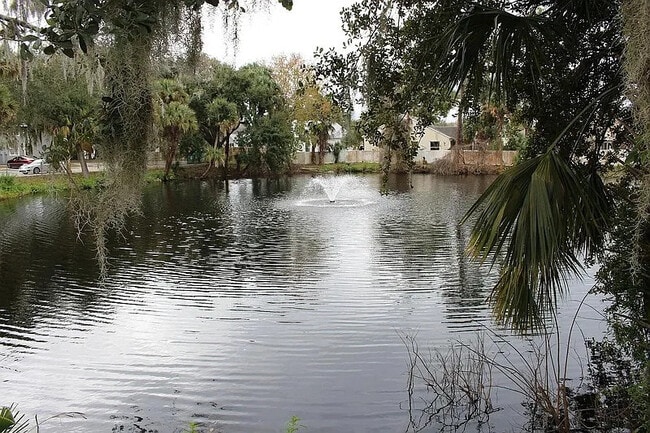 Building Photo - 14 W Rhodes Dr