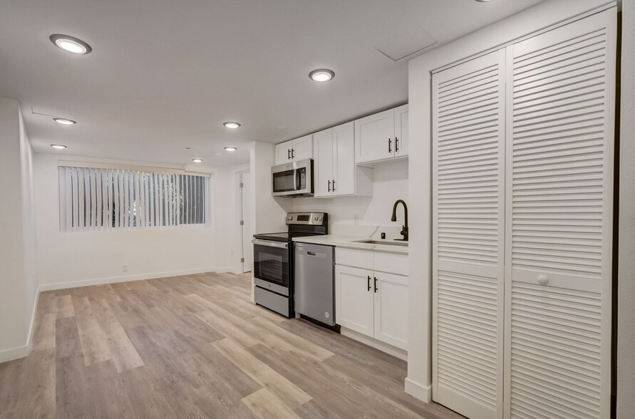 Interior Photo - 1371 S. Beverly Glen Blvd.