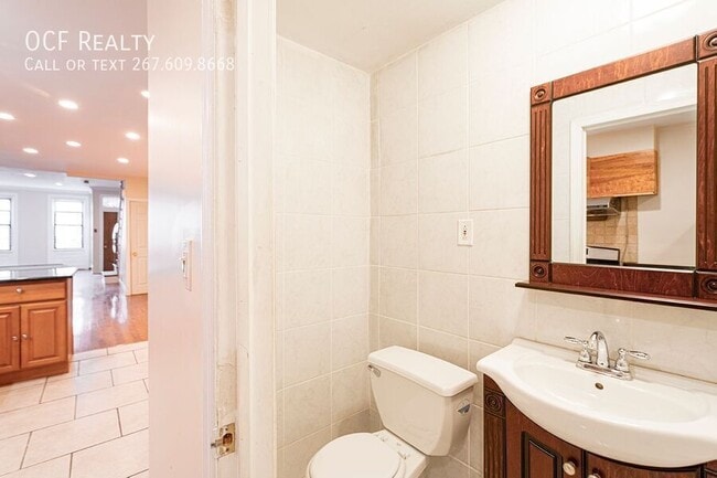 Building Photo - 1532 Christian St