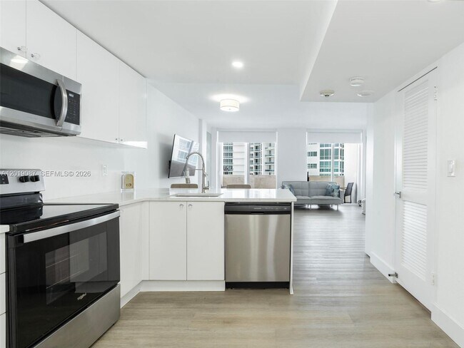 Building Photo - 10275 Collins Ave
