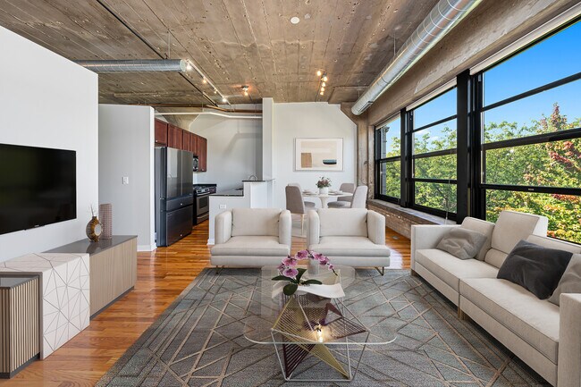 Building Photo - 1001 W 15th St