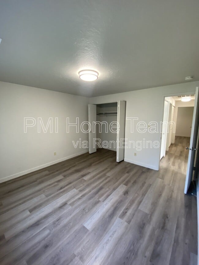 Building Photo - 241 E 200 N