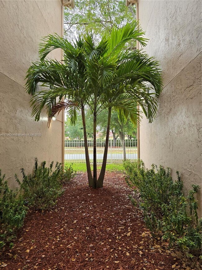 Building Photo - 10421 SW 157th Pl