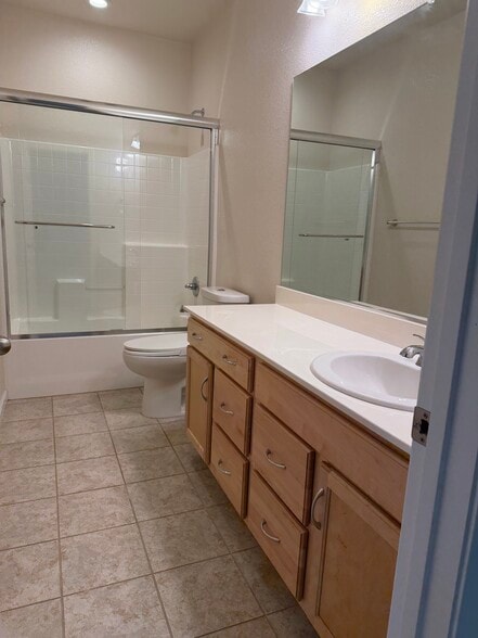 2nd Guest Bathroom - 319 E Liverno Ave
