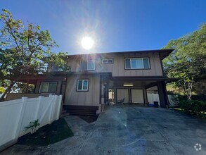 Building Photo - Aina Haina Area - 3 bedroom, 2.5 bath Hous...