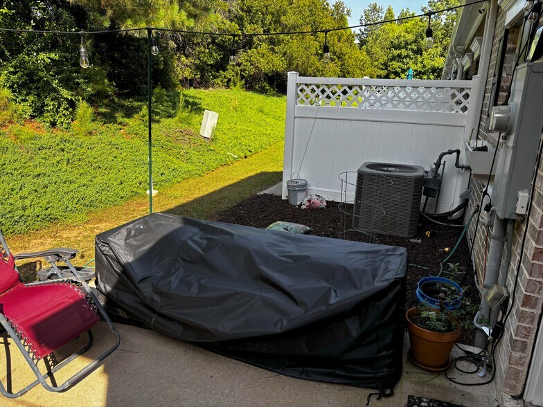 Building Photo - 5600 Moresby Ct