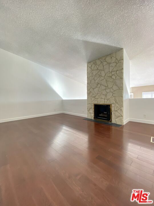Building Photo - 2332 Fox Hills Dr