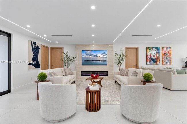 Building Photo - 4000 N Circle Dr