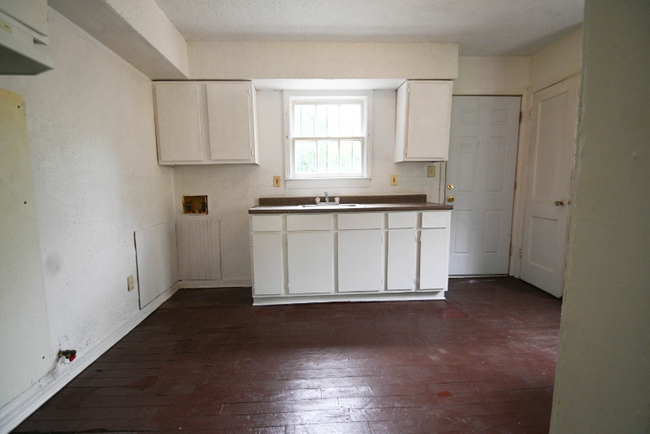 Building Photo - 2650 Scotland Dr