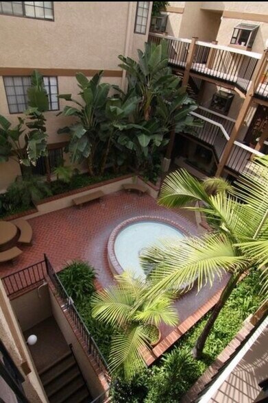 Building Photo - 441 E San Jose Ave