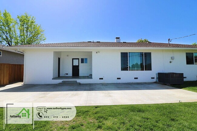 Building Photo - 1225 Manzanita Hills Ave