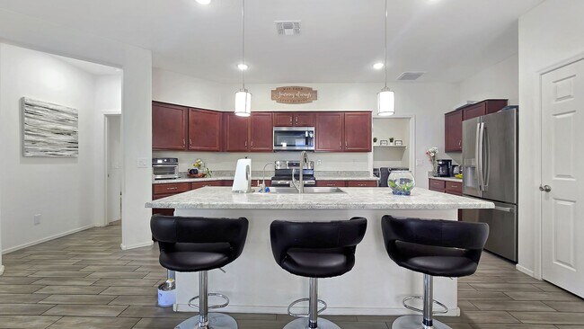 Building Photo - Beautiful and Spacious Cortana at Desert Oasis Home!! Community Pool!