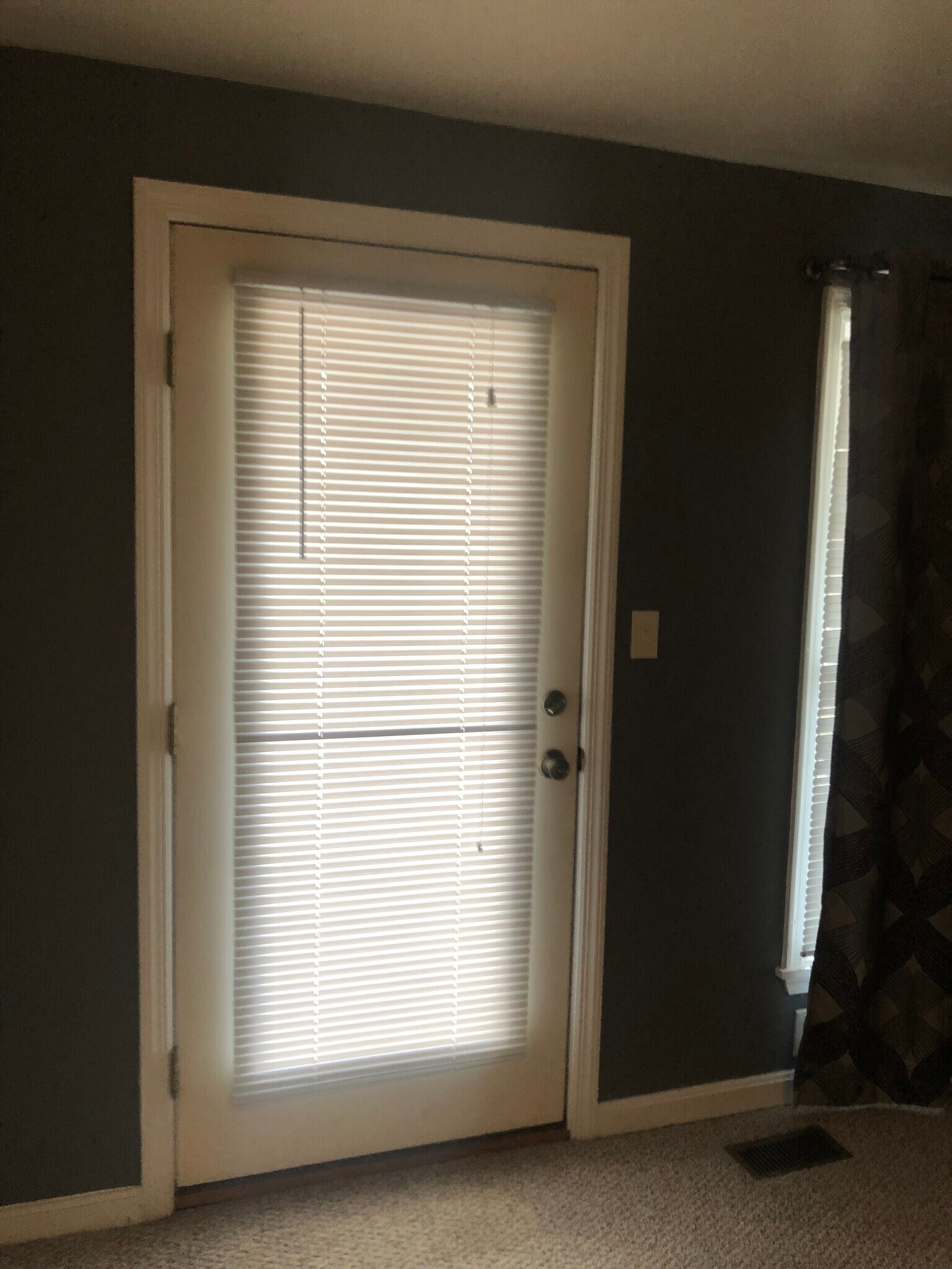 Building Photo - 911 S Charles St