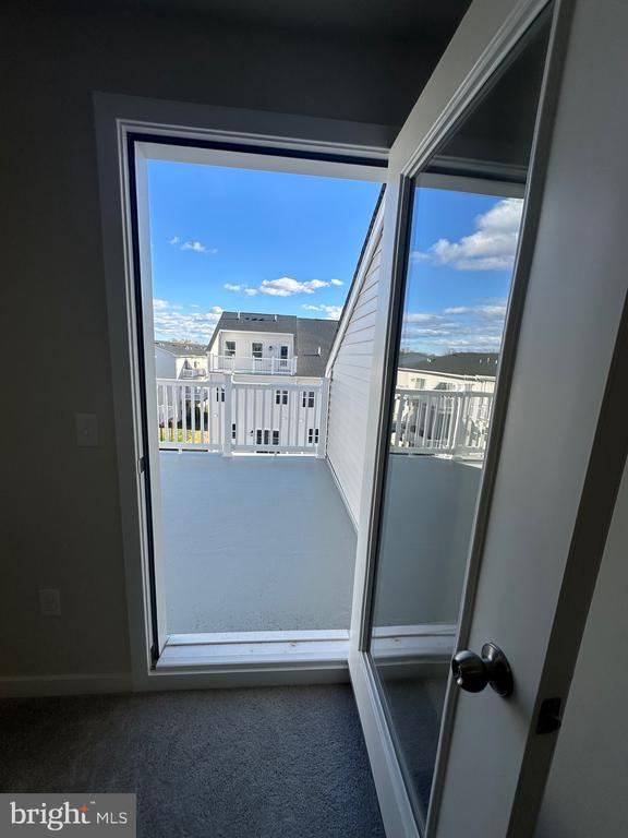 Building Photo - 33 Anderson Dr