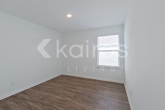 Building Photo - 946 Shady Brk